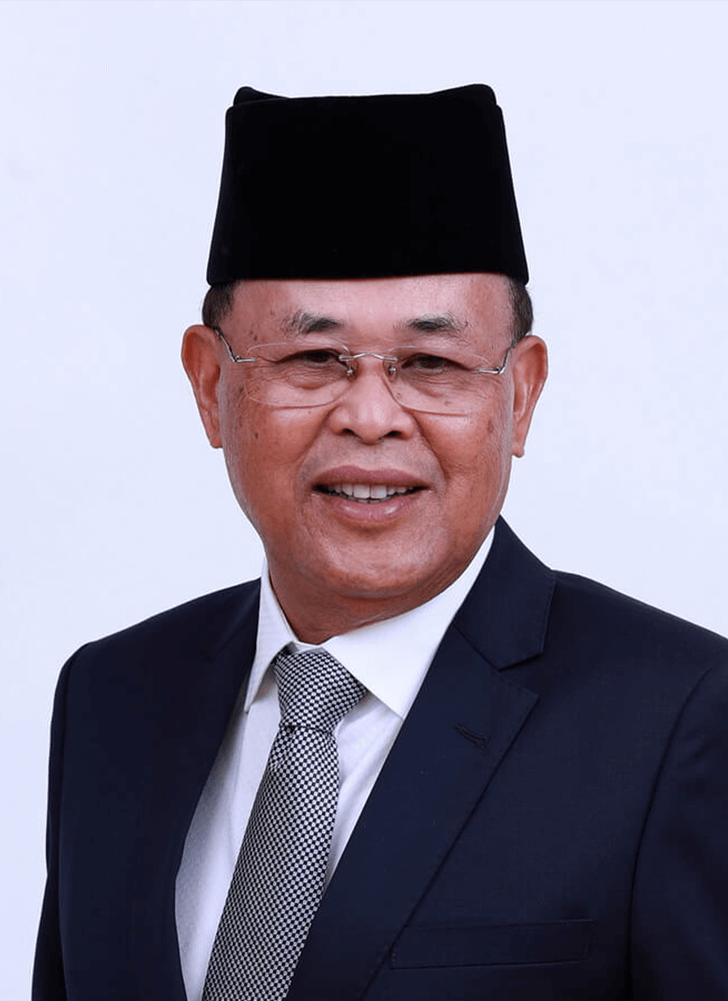 Menteri Besar Ke-16,Dato' Osman Sapian 
(12 Mei 2018 - 8 April 2019)